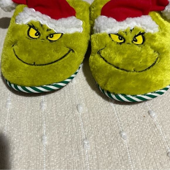 Dr. Seuss The Grinch Christmas Boys/ Girls House Slippers Size 7-8 - Picture 2 of 10